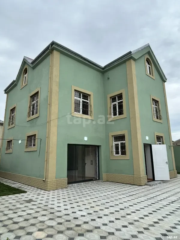 Satılır 6 otaqlı həyət evi 300 m²