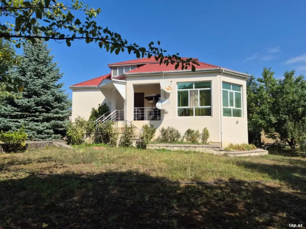 Satılır 4 otaqlı həyət evi 172 m²