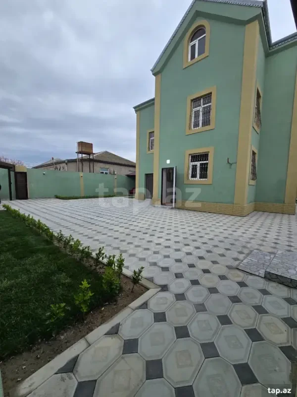Satılır 7 otaqlı həyət evi 280 m²