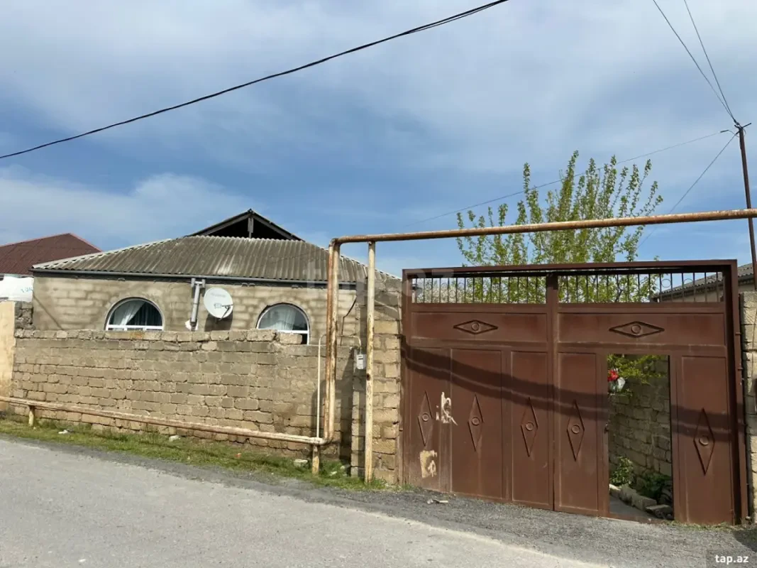 Satılır 5 otaqlı həyət evi 400 m²