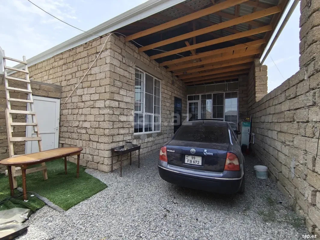 Satılır 4 otaqlı həyət evi 100 m²