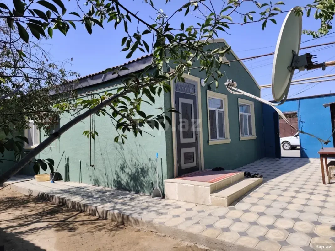 Satılır 4 otaqlı həyət evi 100 m²