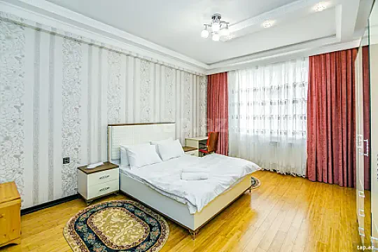 Kirayə verilir 3 otaqlı yeni tikili 135 m² — Bakı 3 otaq 135.00 m²
