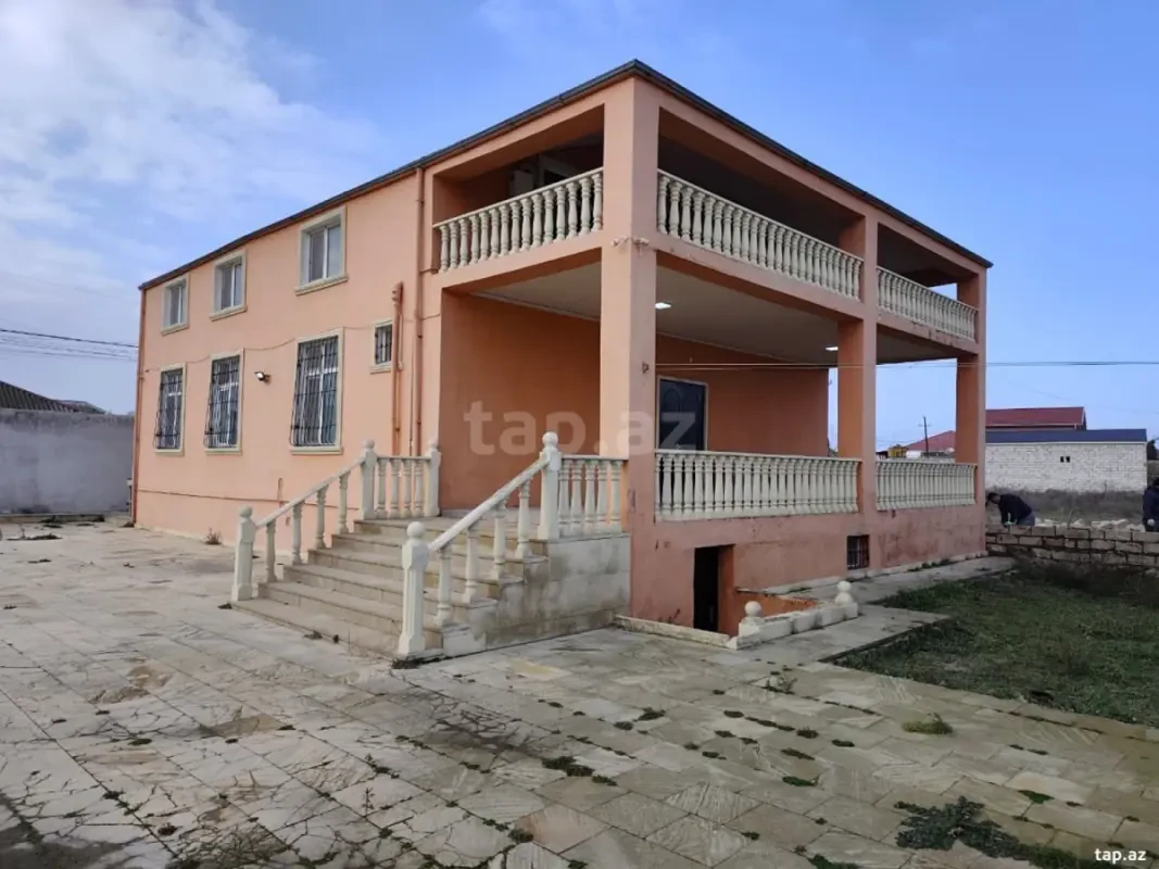Satılır 5 otaqlı həyət evi 246 m²