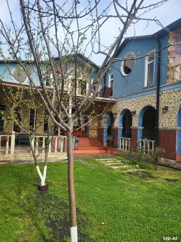 Satılır 18 otaqlı həyət evi 900 m²