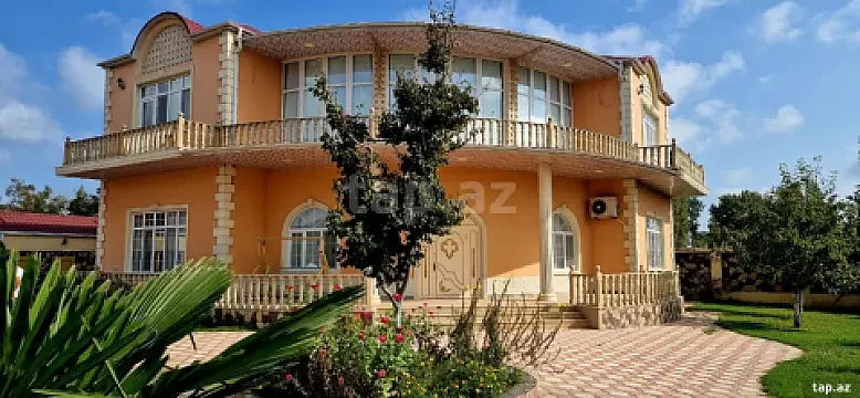 Satılır 8 otaqlı həyət evi 500 m² — Xaçmaz 8 otaq 500.00 m²