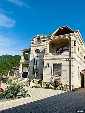 Satılır 6 otaqlı həyət evi 440 m² — Qax 6 otaq 440.00 m²