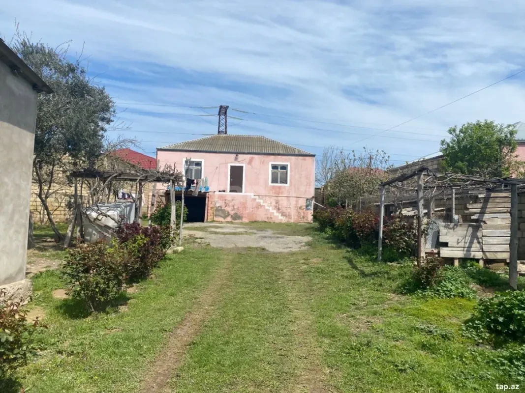 Satılır 3 otaqlı həyət evi 10 m²