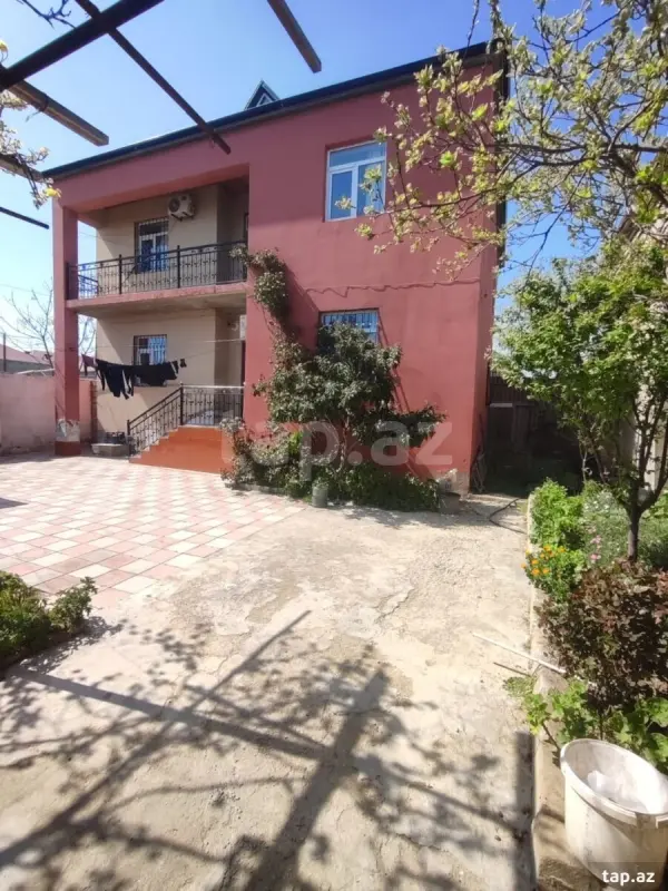 Satılır 6 otaqlı həyət evi 200 m²