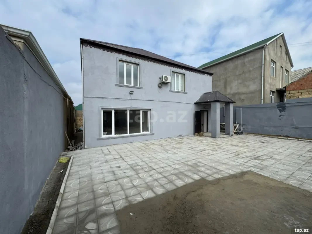 Satılır 6 otaqlı həyət evi 270 m²
