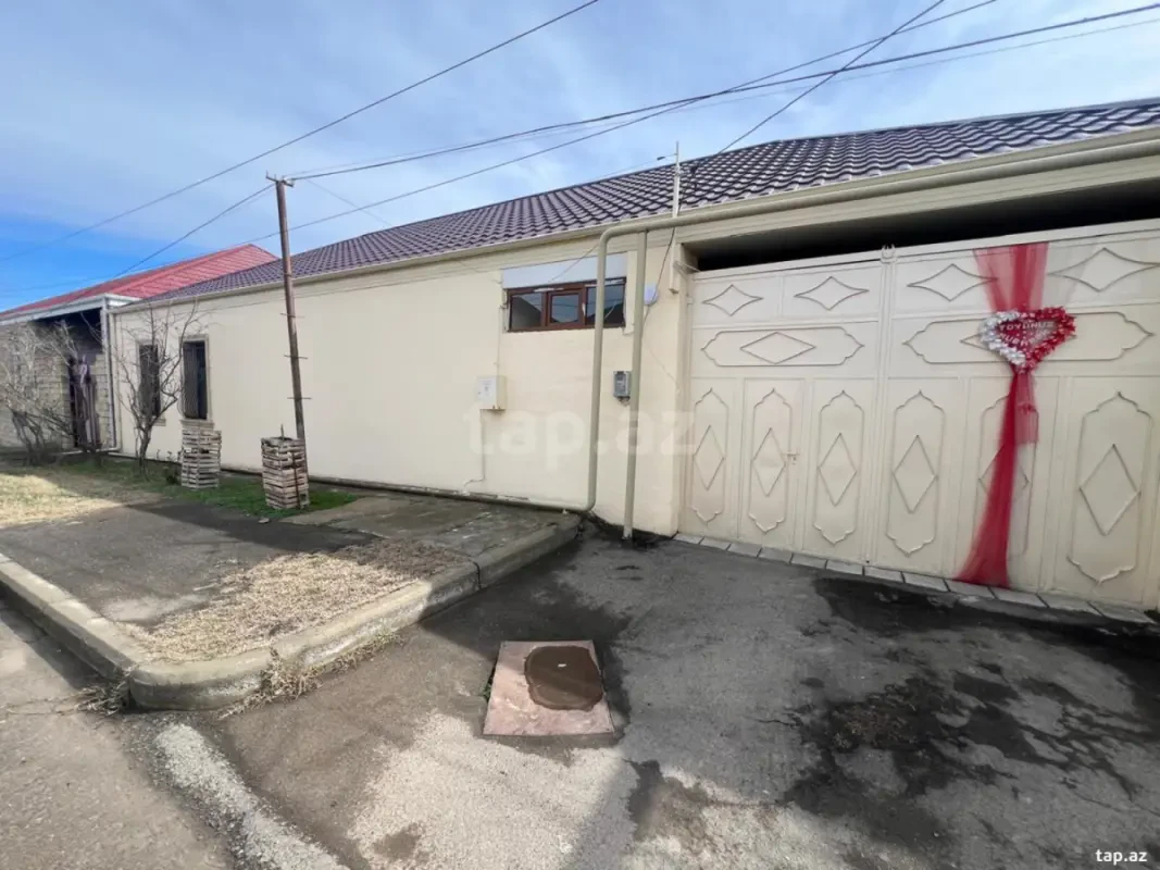 Satılır 4 otaqlı həyət evi 120 m²