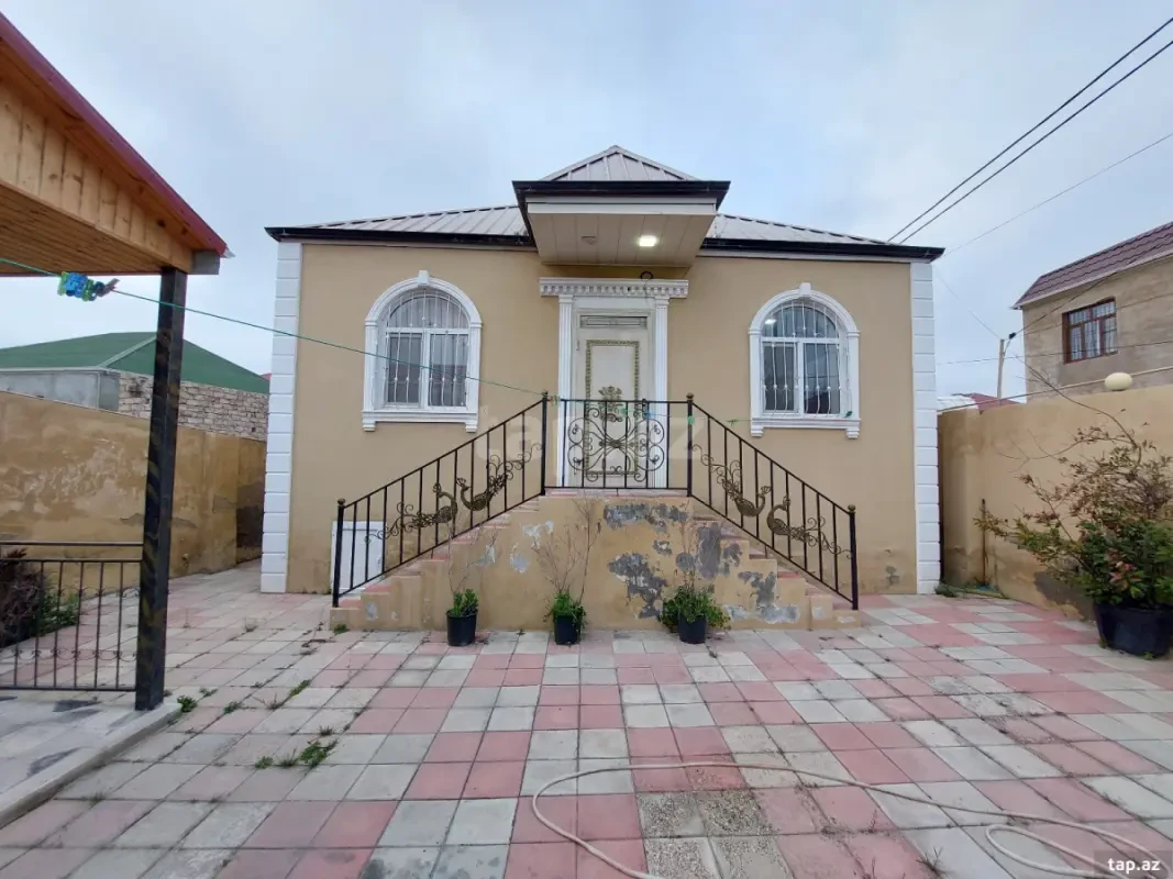 Satılır 3 otaqlı həyət evi 220 m²