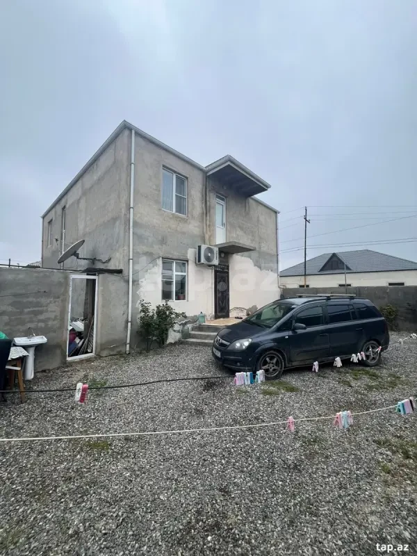 Satılır 5 otaqlı həyət evi 230 m²
