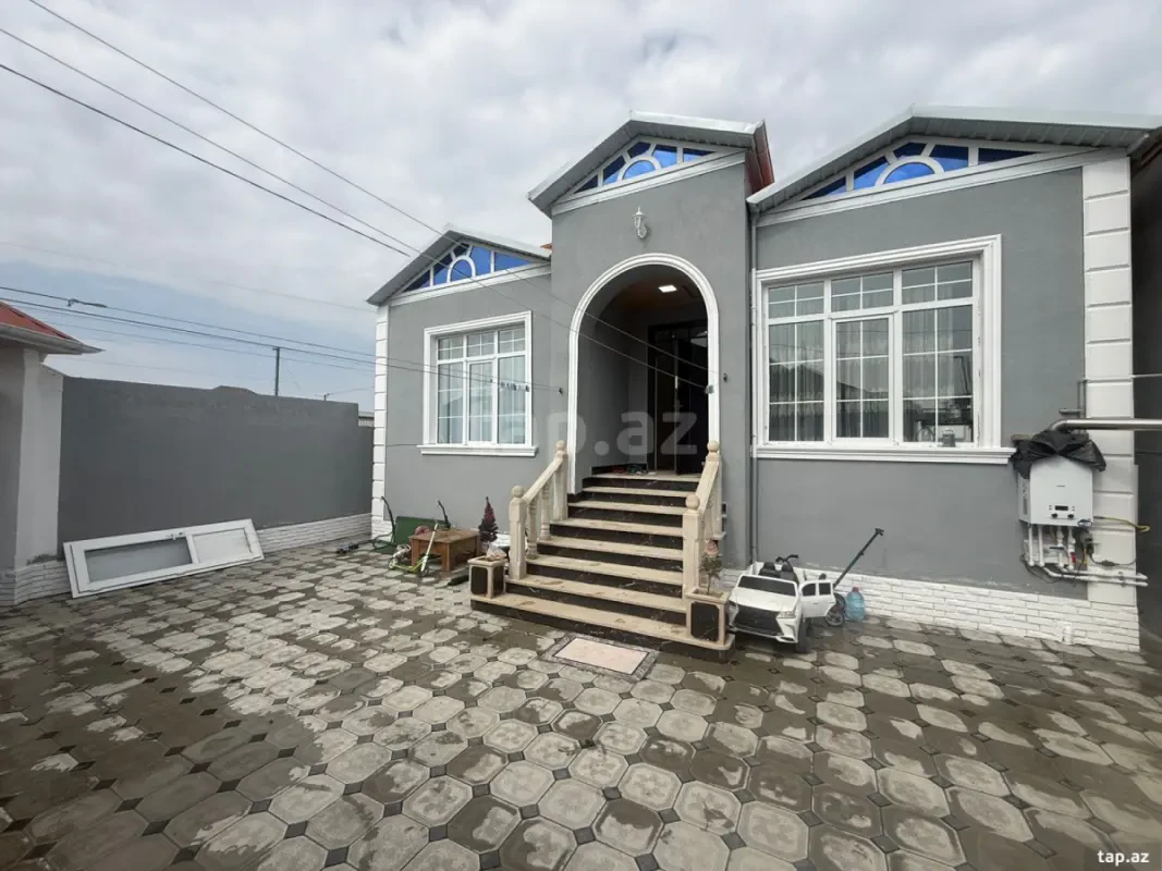 Satılır 4 otaqlı həyət evi 130 m²
