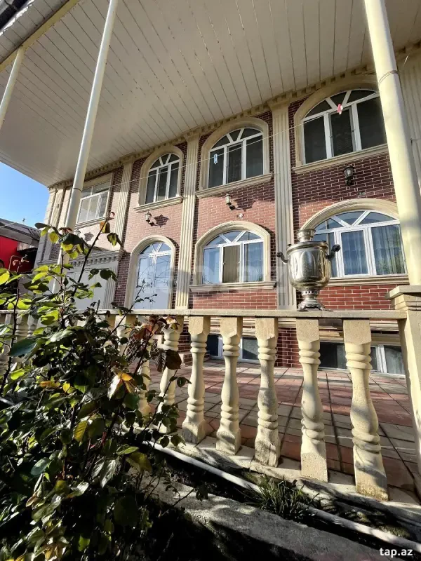Kirayə verilir 6 otaqlı həyət evi 300 m²