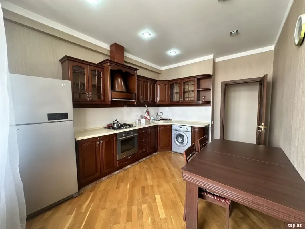 Kirayə verilir 2 otaqlı yeni tikili 80 m²