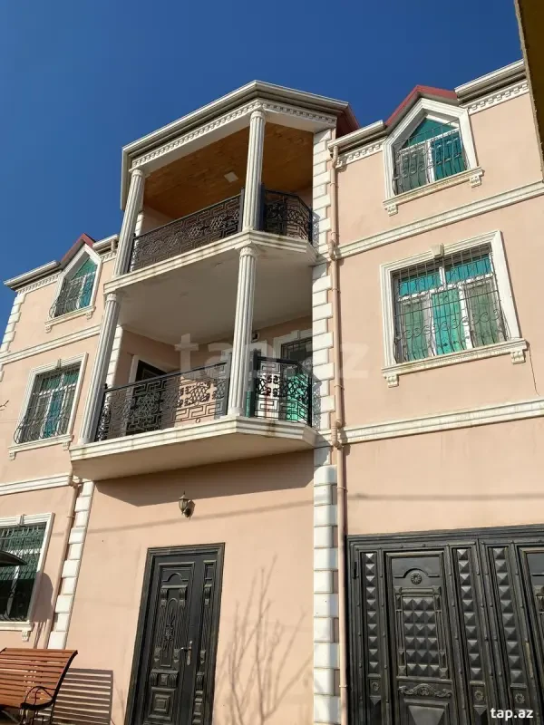 Satılır 8 otaqlı həyət evi 450 m²