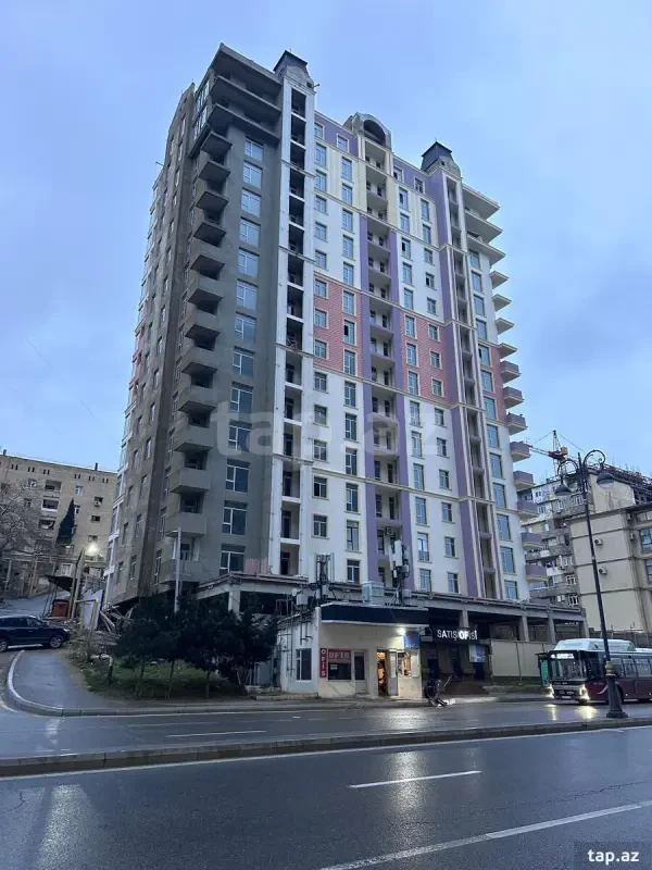 Satılır 3 otaqlı yeni tikili 111.5 m²