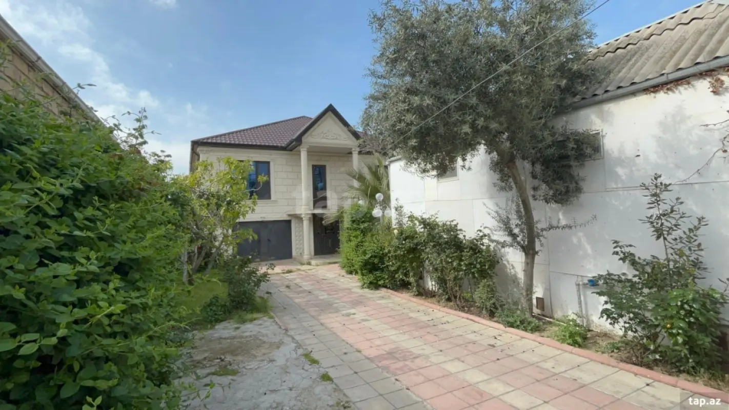 Satılır 6 otaqlı həyət evi 200 m²