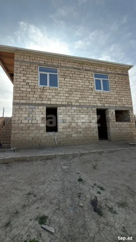 Satılır 6 otaqlı həyət evi 200 m²