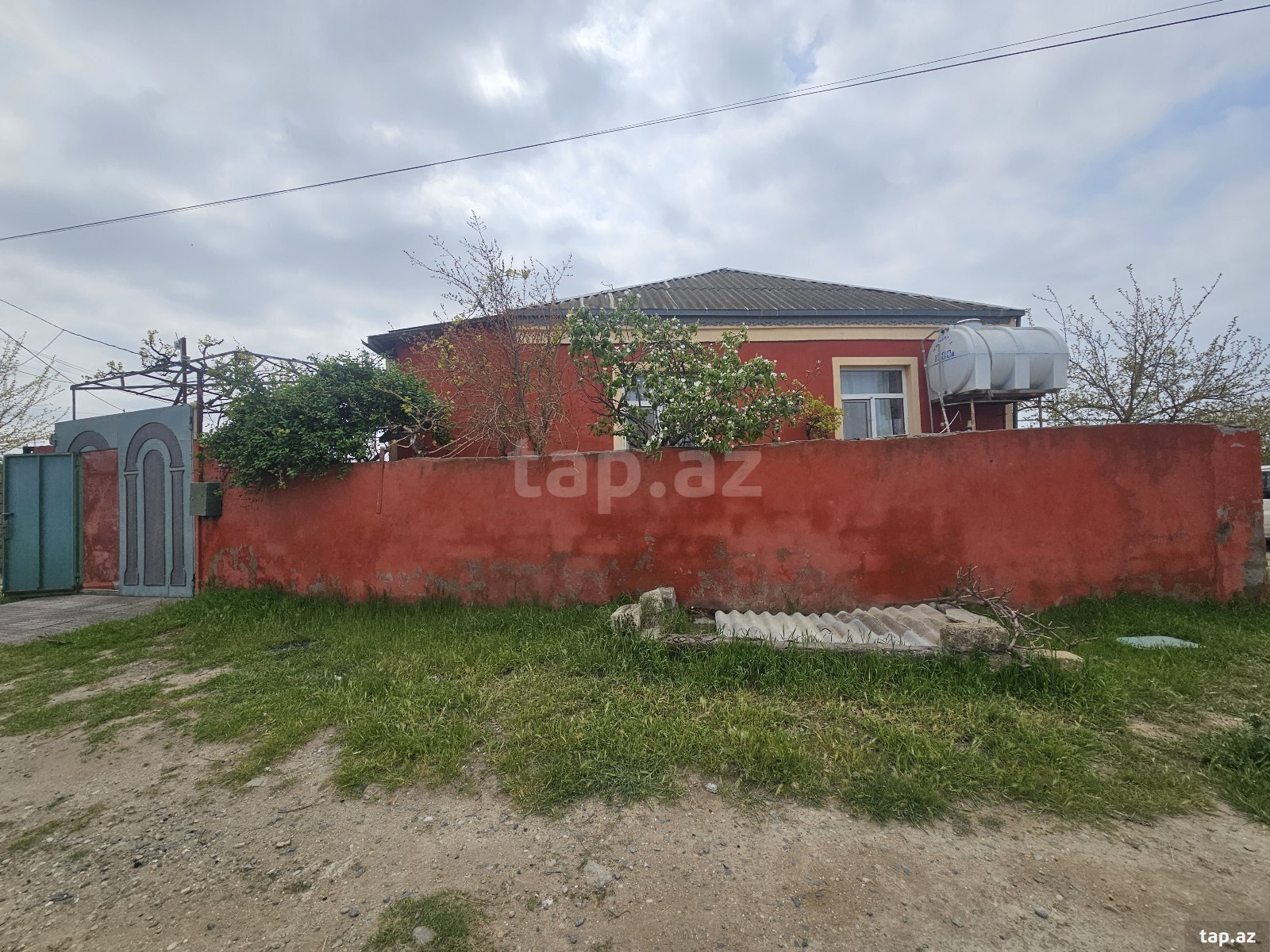 Satılır 3 otaqlı həyət evi 100 m²