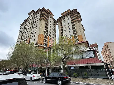Satılır 4 otaqlı yeni tikili 200 m² — Bakı 4 otaq 200.00 m²
