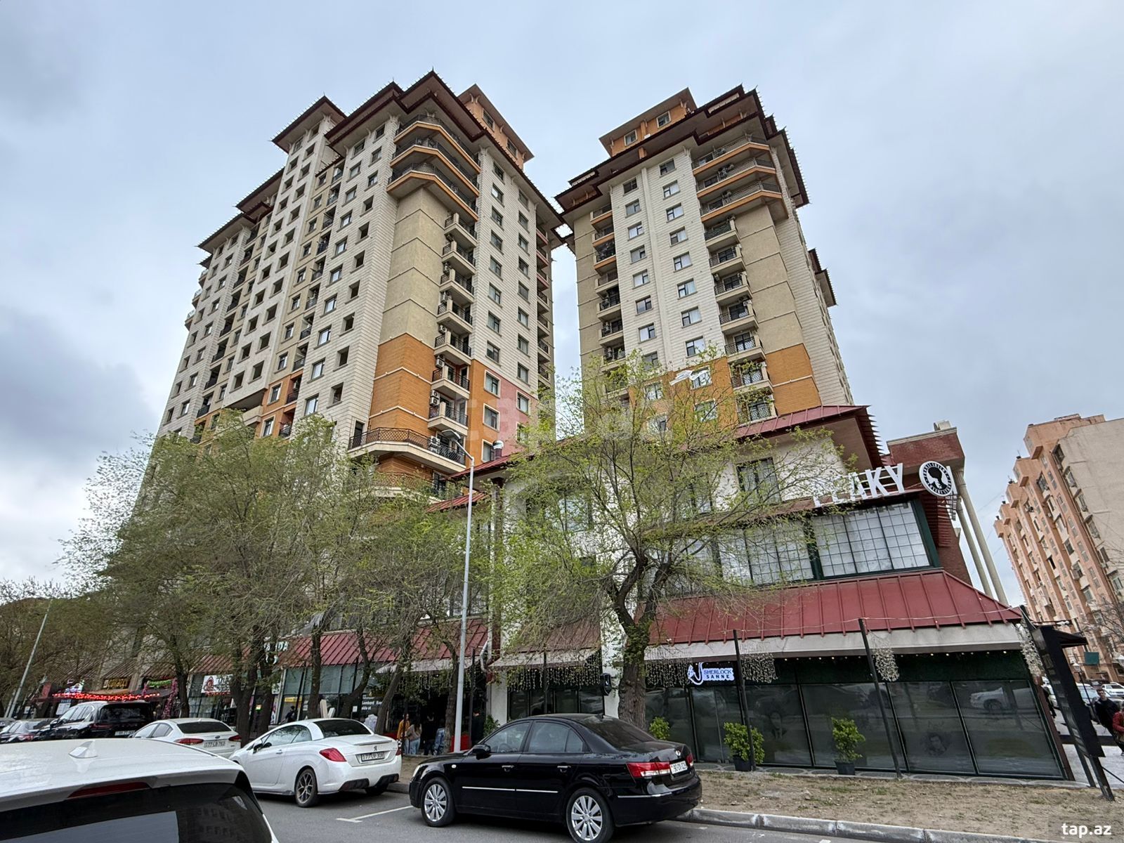 Satılır 4 otaqlı yeni tikili 200 m²