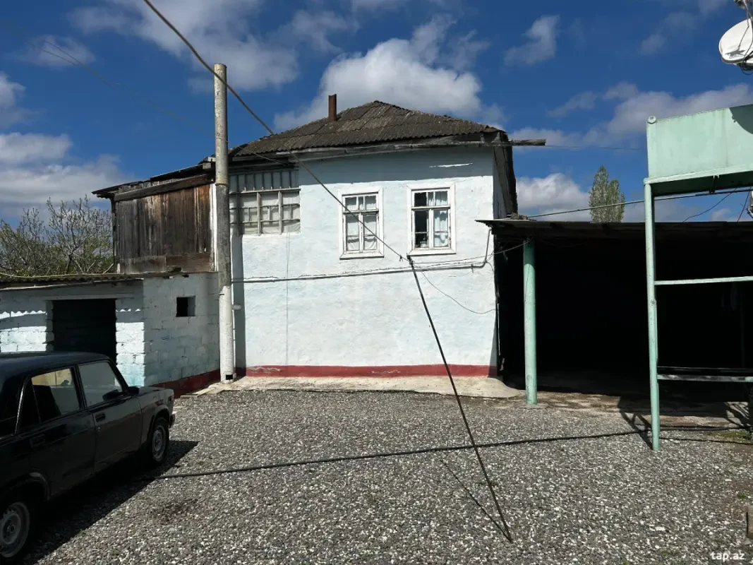 Satılır 6 otaqlı həyət evi 1300 m²
