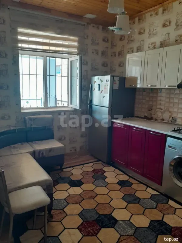 Kirayə verilir 5 otaqlı həyət evi 10 m²