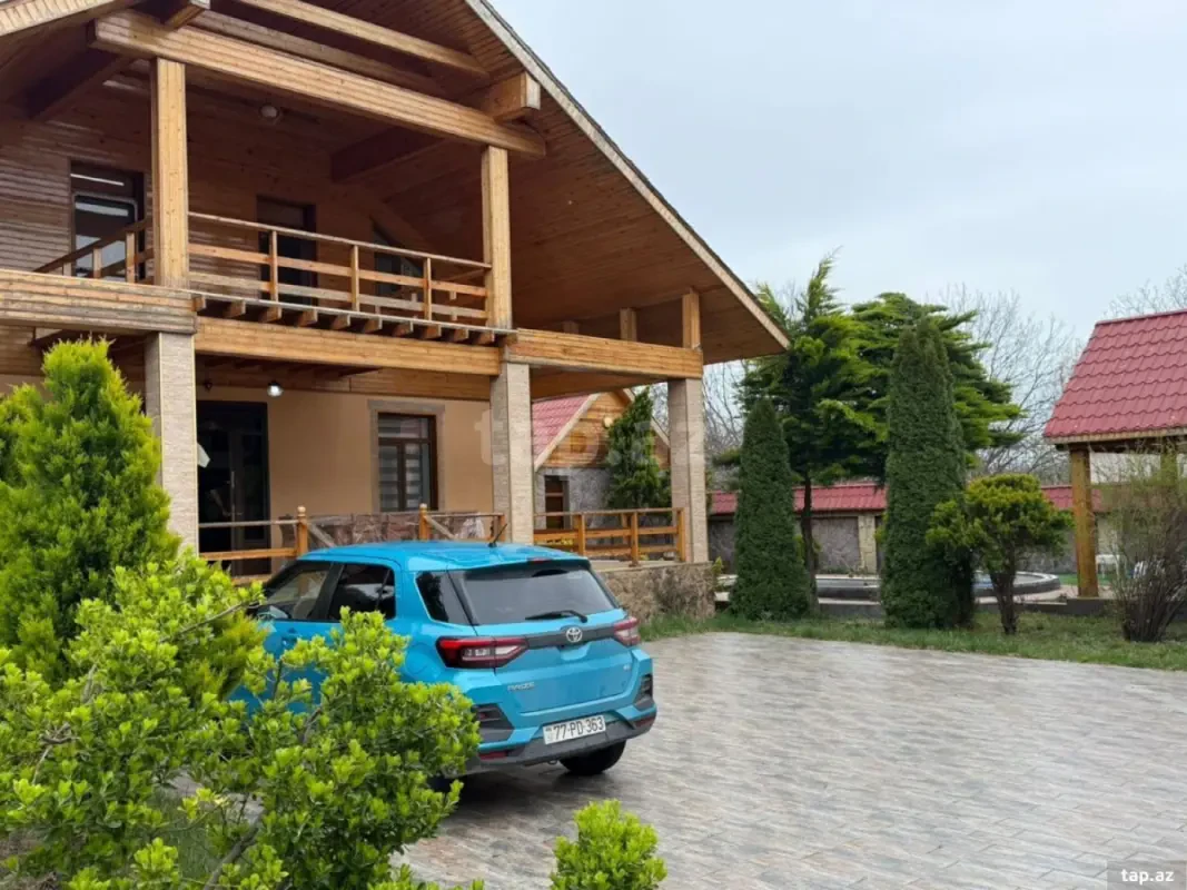 Satılır 7 otaqlı həyət evi 300 m²