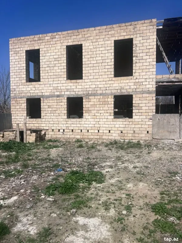 Satılır 8 otaqlı həyət evi 200 m²