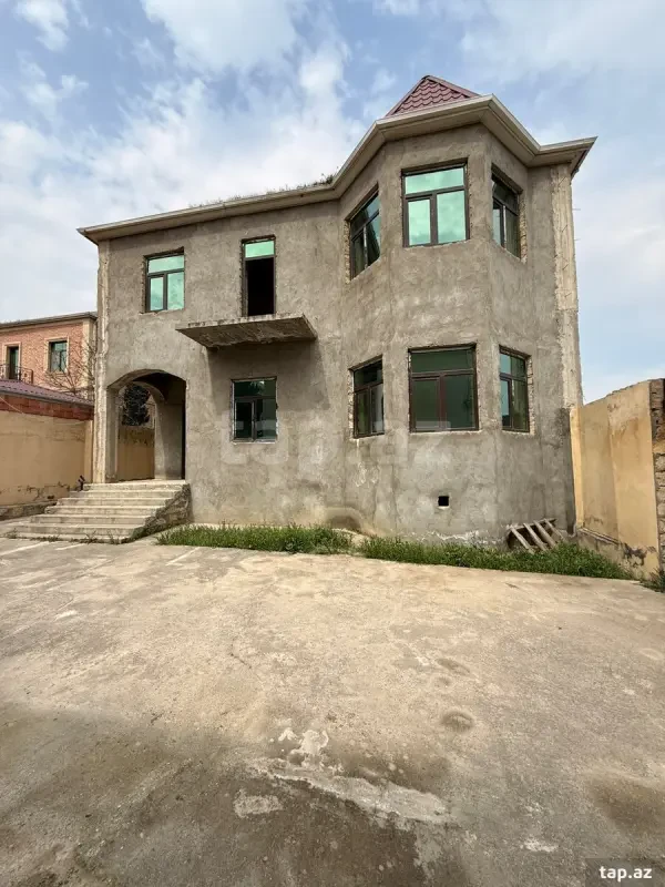 Satılır 5 otaqlı həyət evi 200 m²
