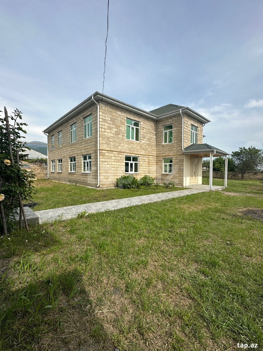 Satılır 8 otaqlı həyət evi 250 m²