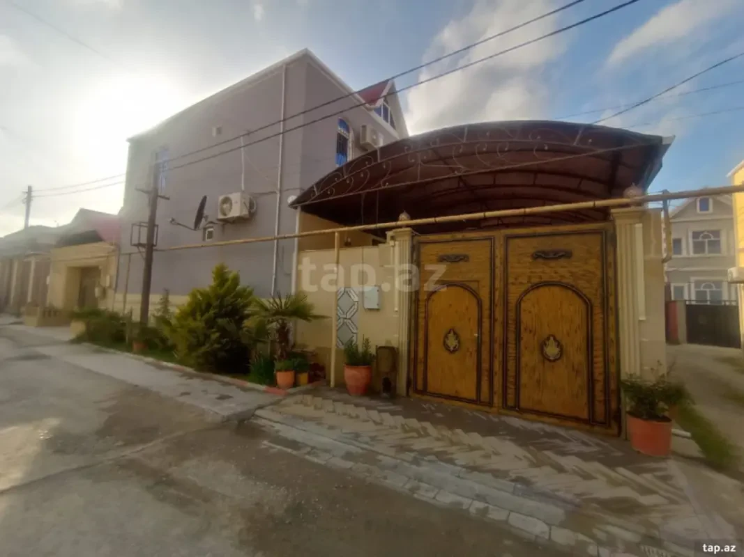 Satılır 4 otaqlı həyət evi 220 m²