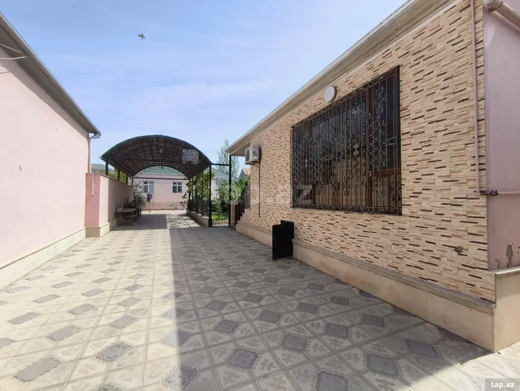 Satılır 9 otaqlı həyət evi 280 m²
