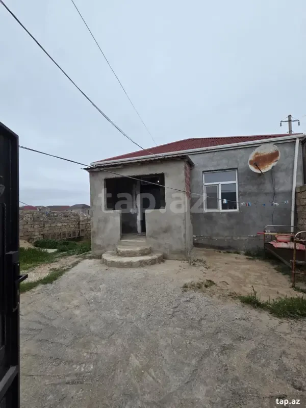 Satılır 3 otaqlı həyət evi 250 m²