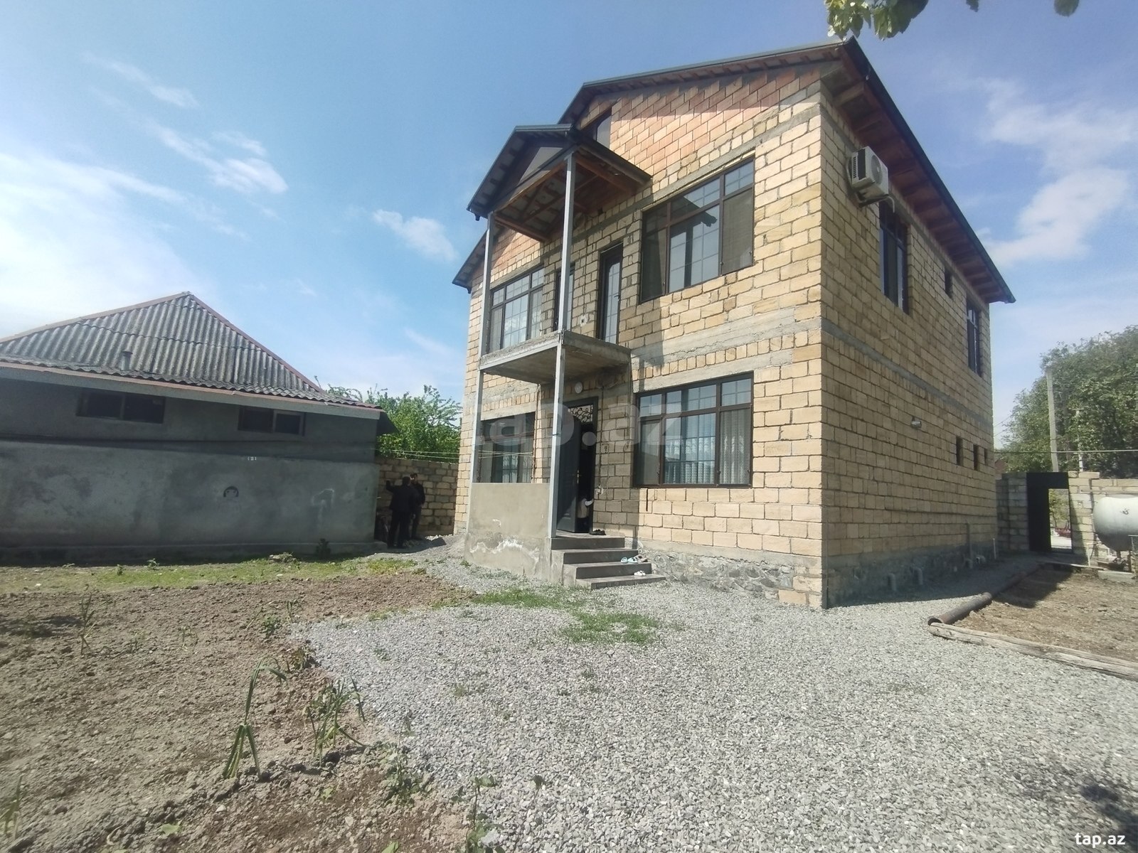 Satılır 5 otaqlı həyət evi 150 m²