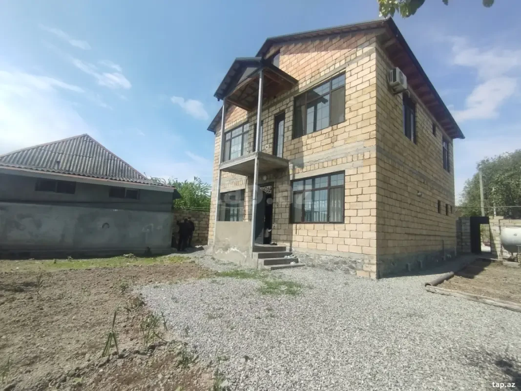 Satılır 5 otaqlı həyət evi 150 m²
