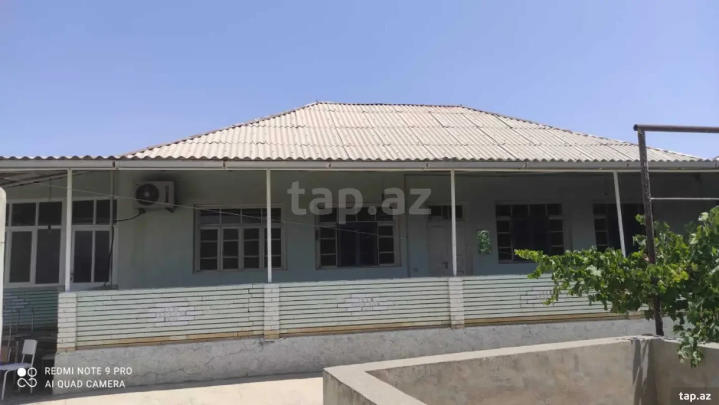 Satılır 4 otaqlı həyət evi 200 m²