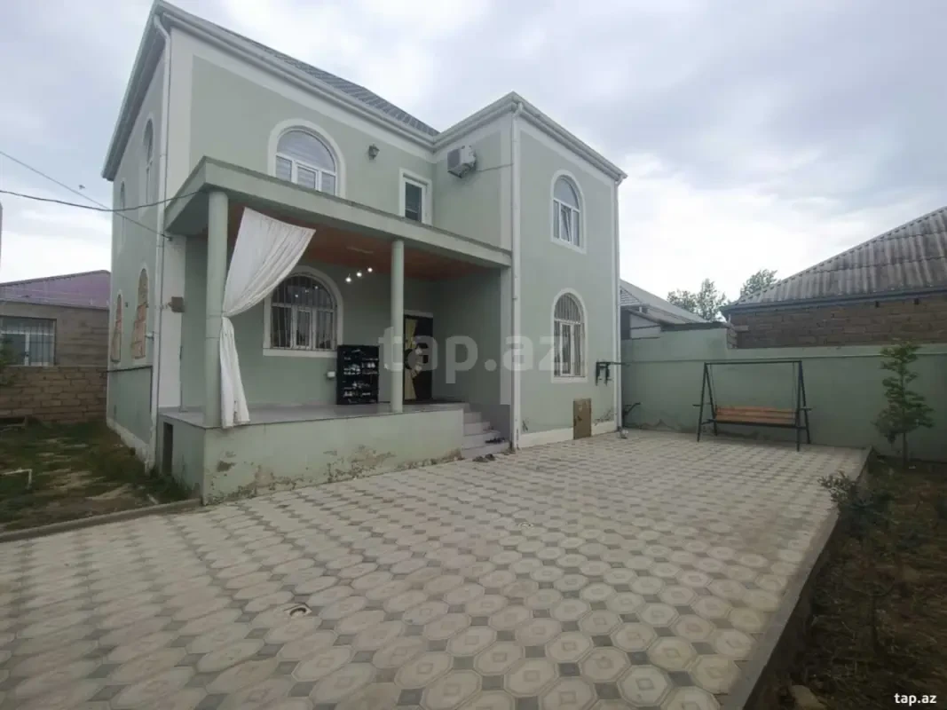 Satılır 4 otaqlı həyət evi 200 m²