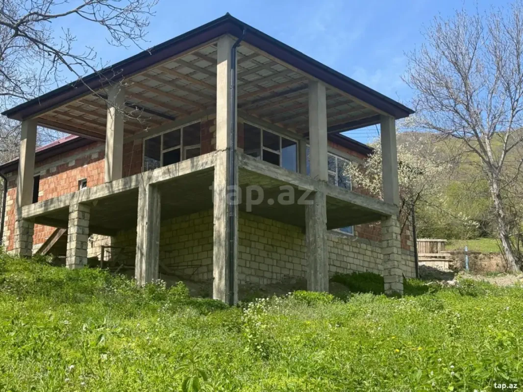 Satılır 5 otaqlı həyət evi 135 m²