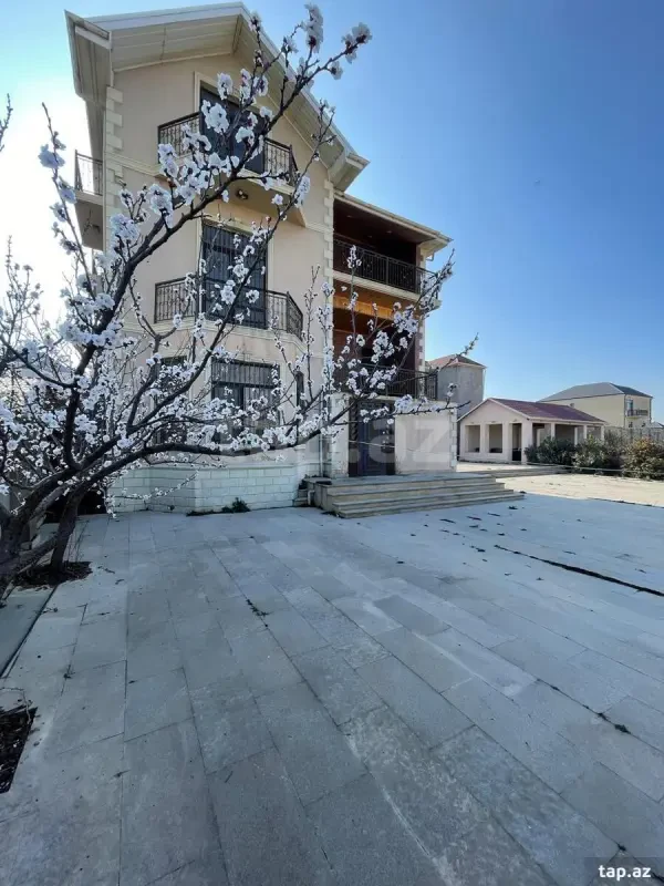 Satılır 5 otaqlı həyət evi 455 m²