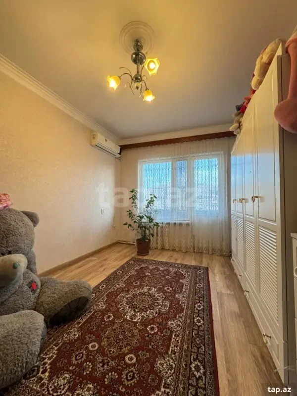 Satılır 4 otaqlı mənzil 100 m²