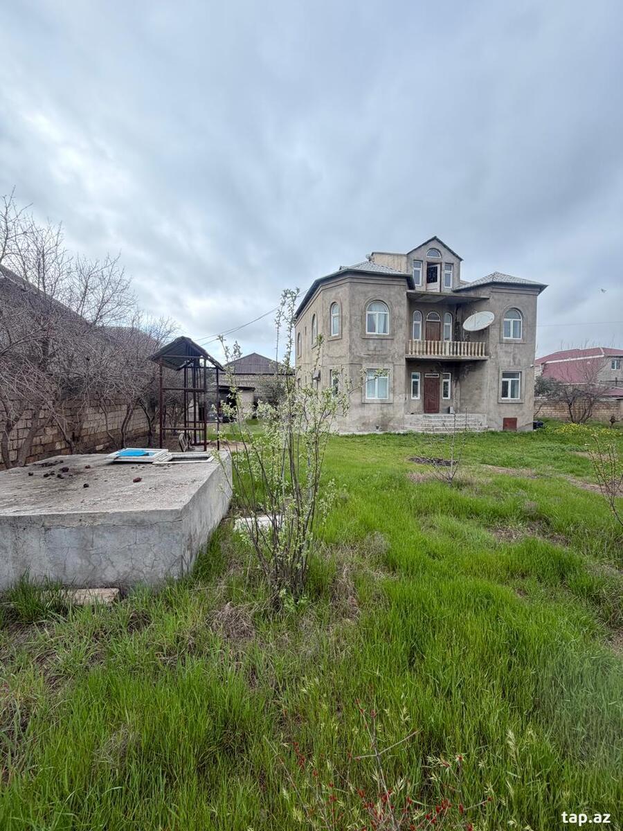 Satılır 6 otaqlı həyət evi 250 m²