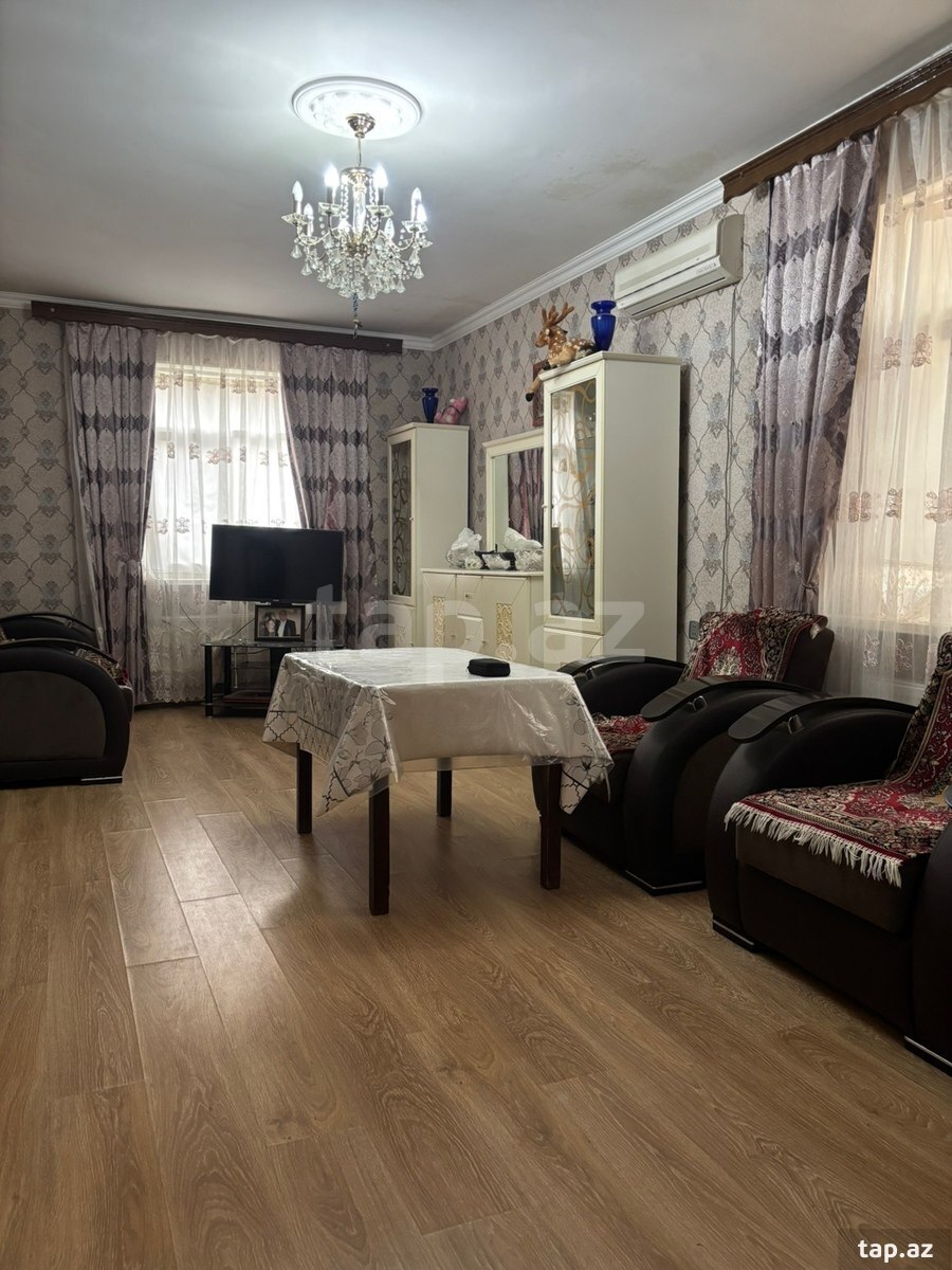 Satılır 5 otaqlı həyət evi 300 m²