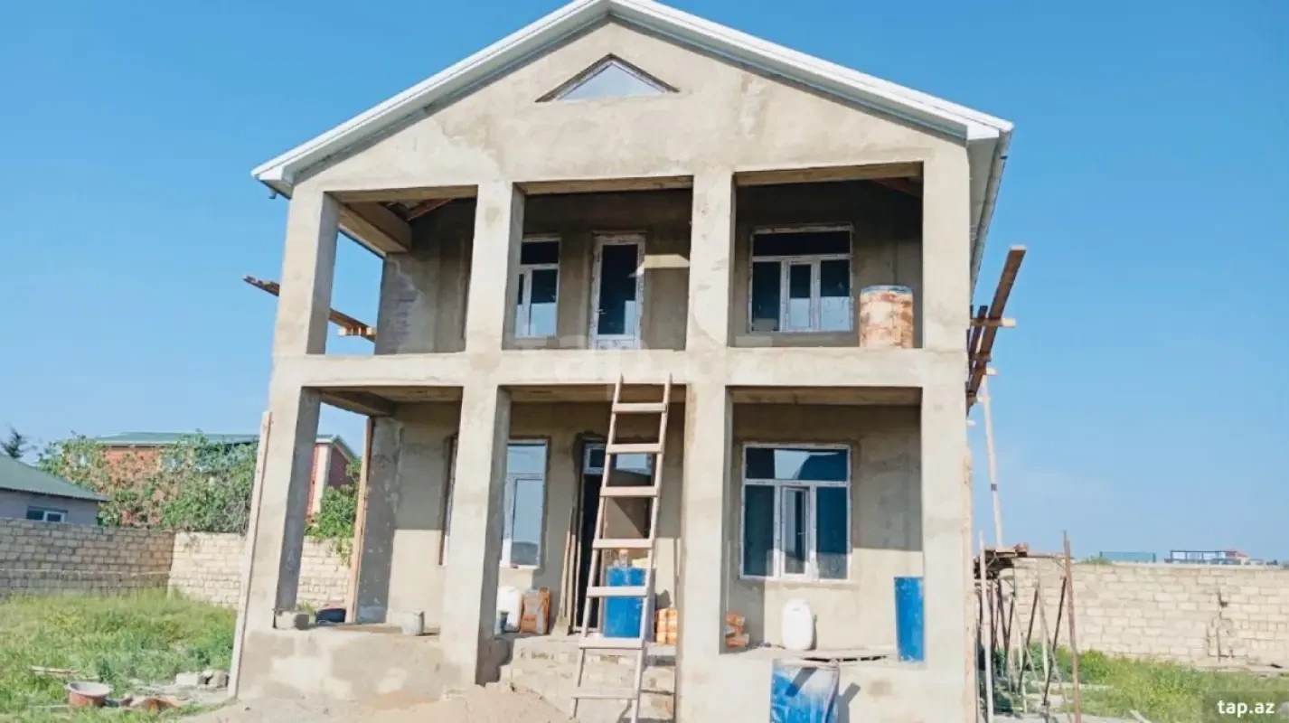 Satılır 7 otaqlı həyət evi 200 m²