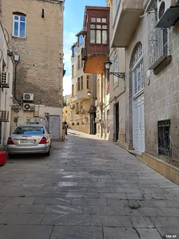 Satılır 5 otaqlı mənzil 100 m²
