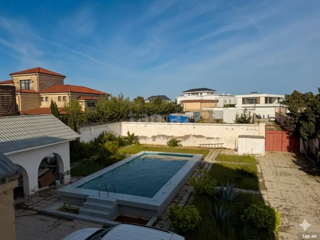 Satılır 8 otaqlı həyət evi 300 m²
