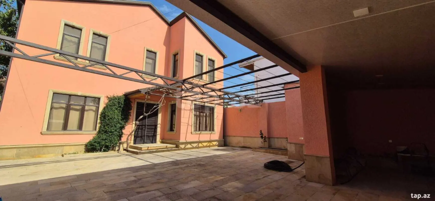 Satılır 4 otaqlı həyət evi 180 m²