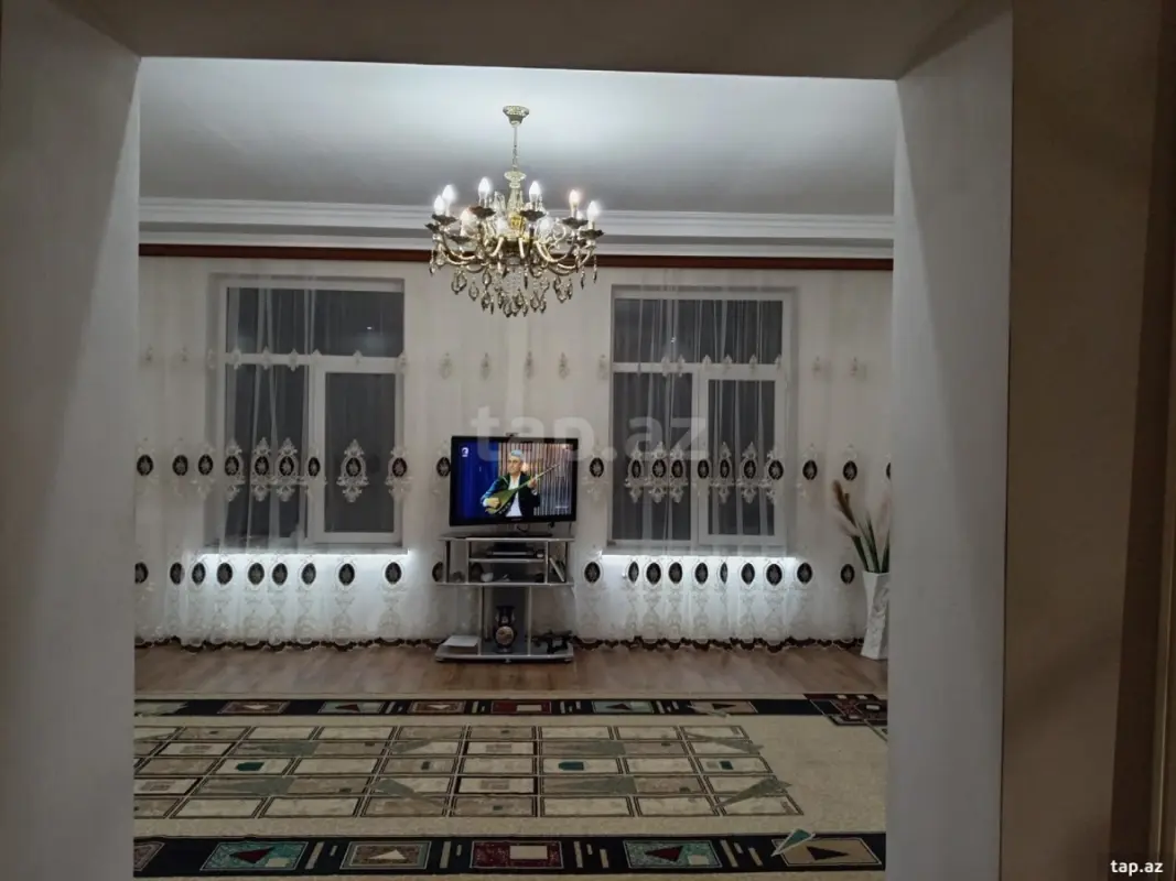 Satılır 5 otaqlı həyət evi 200 m²